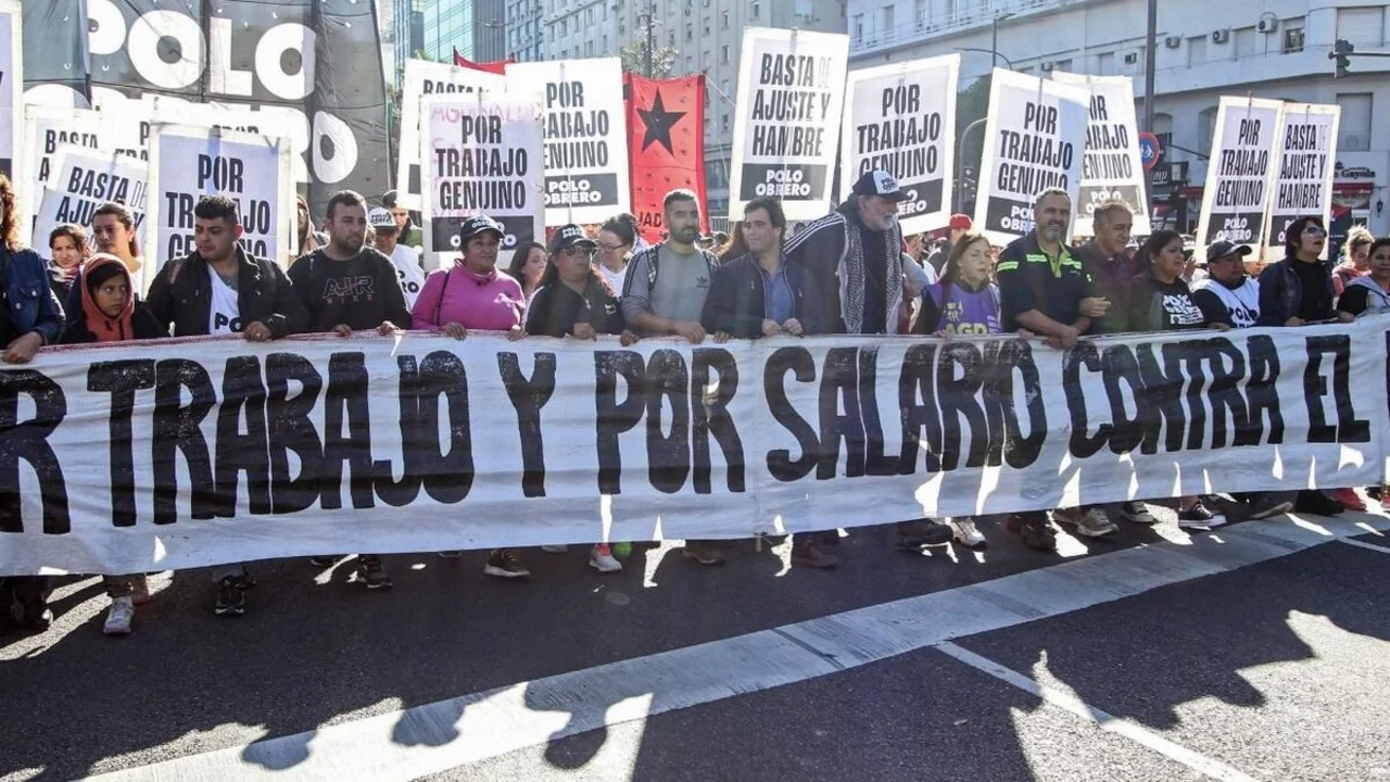Unidad Piquetera se moviliza contra "peluca Milei": dónde y cuándo será la marcha