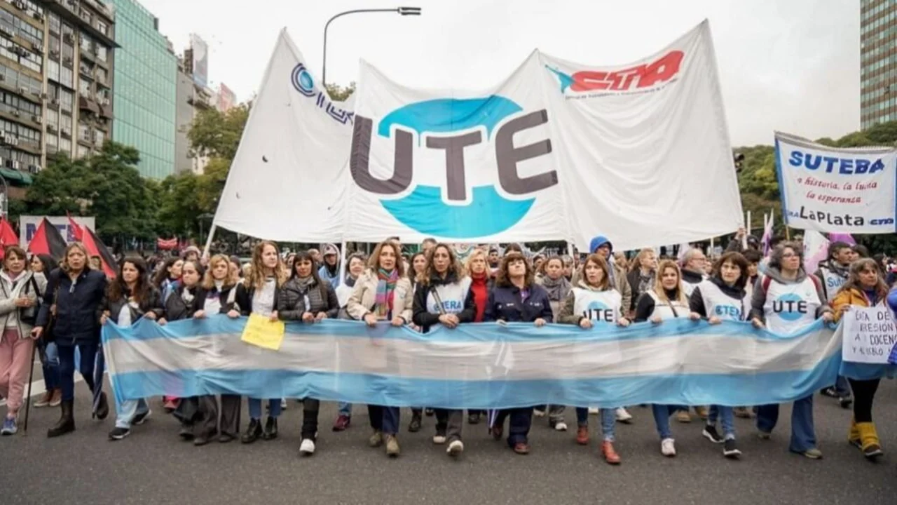 Gremios rechazan bono de la Ciudad a docentes y acusan a Larreta de querer desalentar la huelga