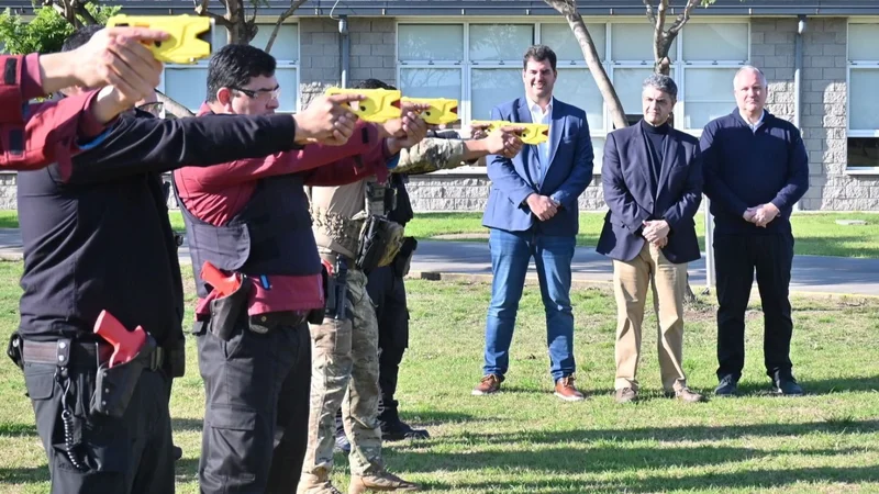 Peligro: la policía de CABA dijo cuándo empezará a usar las pistolas Taser