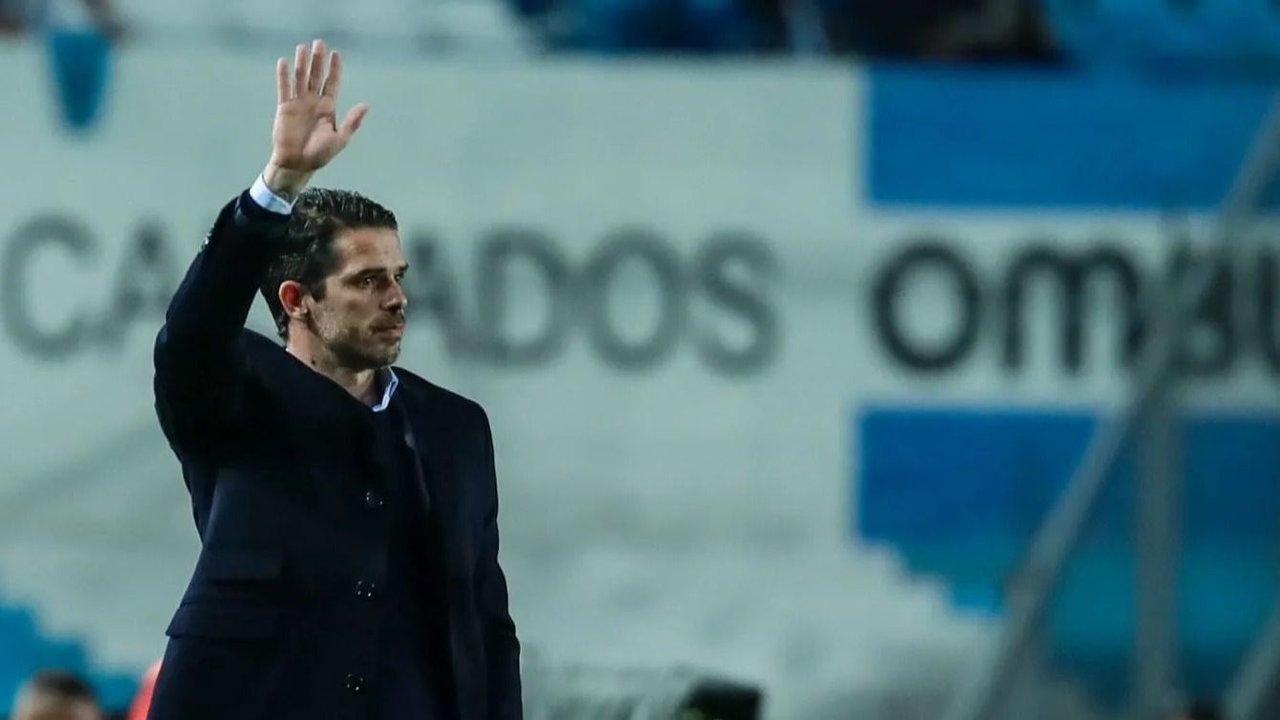 Racing, Paolo Guerrero, Fernando Gago, mercado de pases, fútbol argentino, deportes
