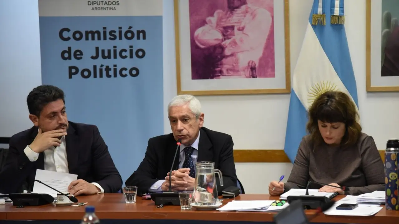 Acorralan a D'Alessandro: le tomarán datos biométricos para constatar la veracidad de los chats filtrados 