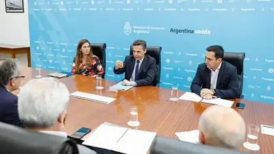 Paro de colectivos: tras denunciar un lock out patonal, el Gobierno se reúne con empresarios Paro de colectivos: tras denunciar un lock out patonal, el Gobierno se reúne con empresarios