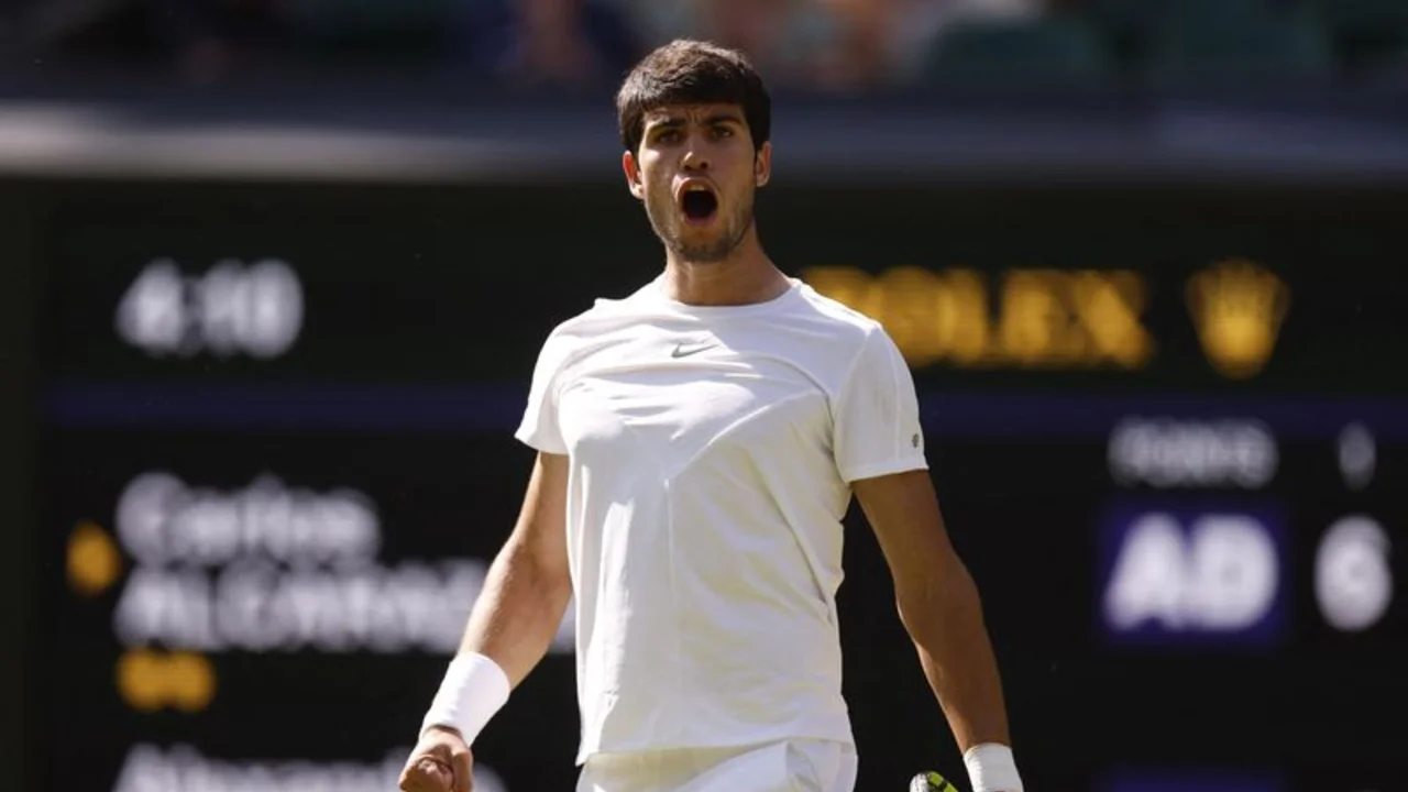 Alcaraz supera a Müller en Wimbledon a pesar de sus errores