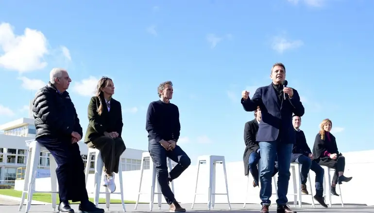 Massa explotó y le dijo de todo a los empresarios por el paro de colectivos: "Parásitos"
