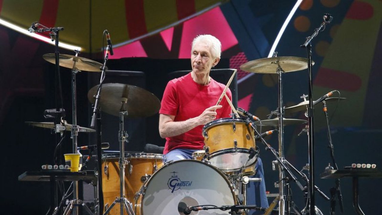 La colección de libros del rolling stone Charlie Watts sale a subasta