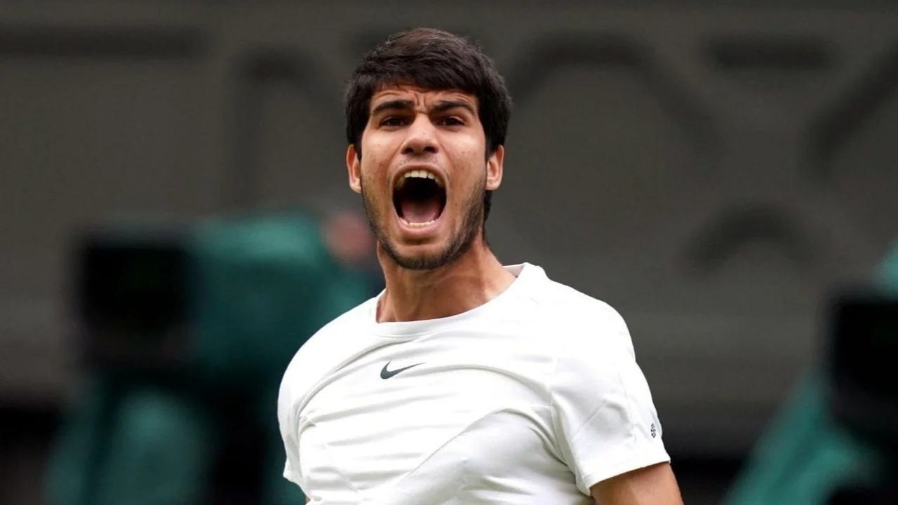 Wimbledon: el puntazo de Carlos Alcaraz y la caída de Tsitsipas ante un ignoto