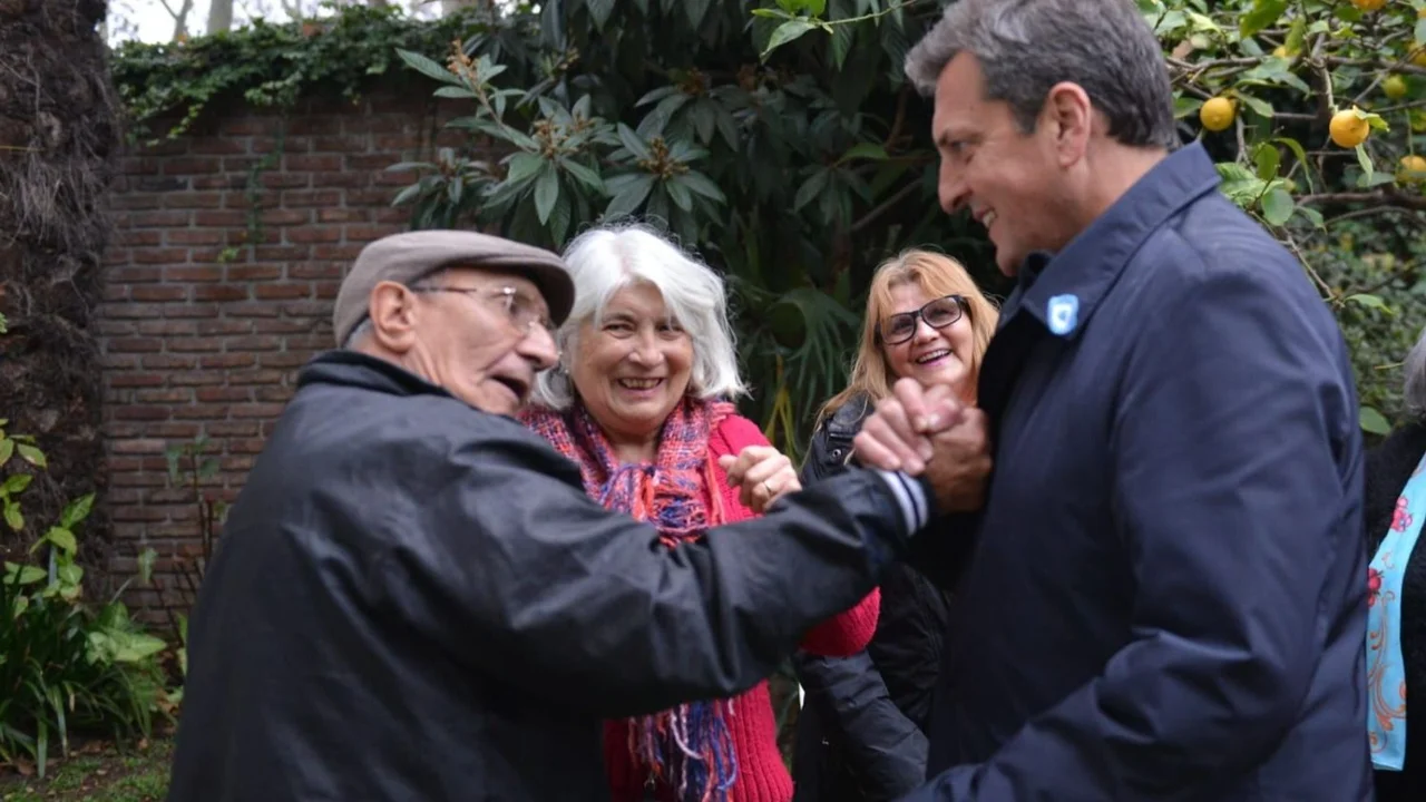 Chau Previaje, cerrar el PAMI y medicamentos más caros para jubilados: los ajustes de Bullrich y Milei para las elecciones 2023 que reveló Massa