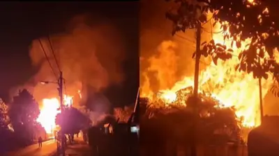 Feroz incendio en un depósito de pallets: quedó todo destruido y afectó a una iglesia cercana Feroz incendio en un depósito de pallets: quedó todo destruido y afectó a una iglesia cercana