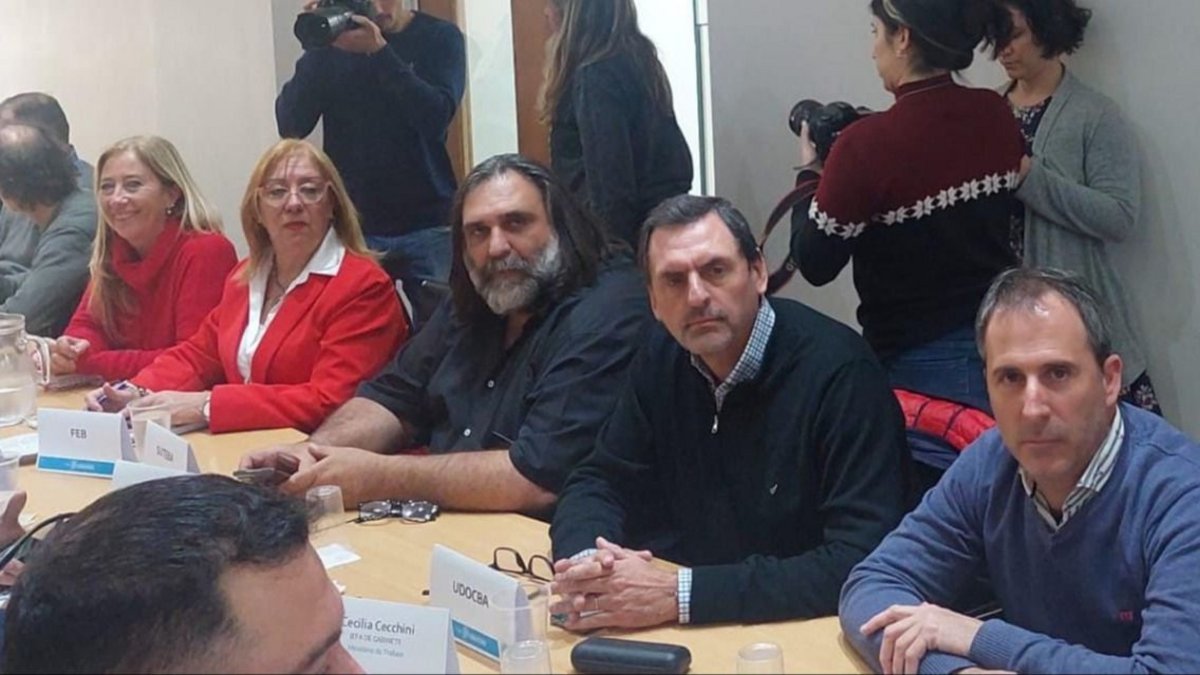 Paritaria 2026: provincia de Buenos Aires ofertó un 7,5% de aumento a ...