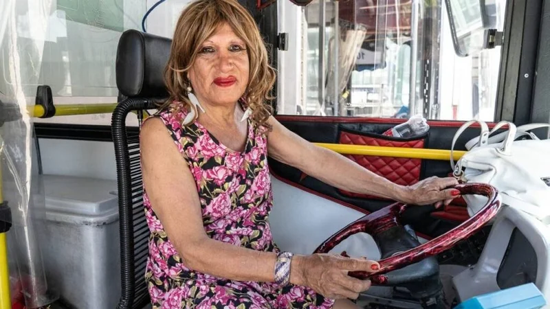 Kuka, la colectivera que descubrió quién quería ser en la dictadura y transicionó arriba del 86 hace casi 20 años