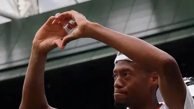 Medvedev supera la tormenta de Eubanks y alcanza las semifinales en Wimbledon Medvedev supera la tormenta de Eubanks y alcanza las semifinales en Wimbledon