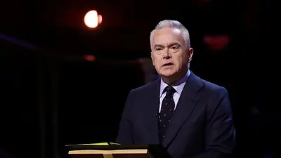 Presentador de BBC denunciado por fotos sexuales es Huw Edwards, dice BBC, que cita a su mujer Presentador de BBC denunciado por fotos sexuales es Huw Edwards, dice BBC, que cita a su mujer