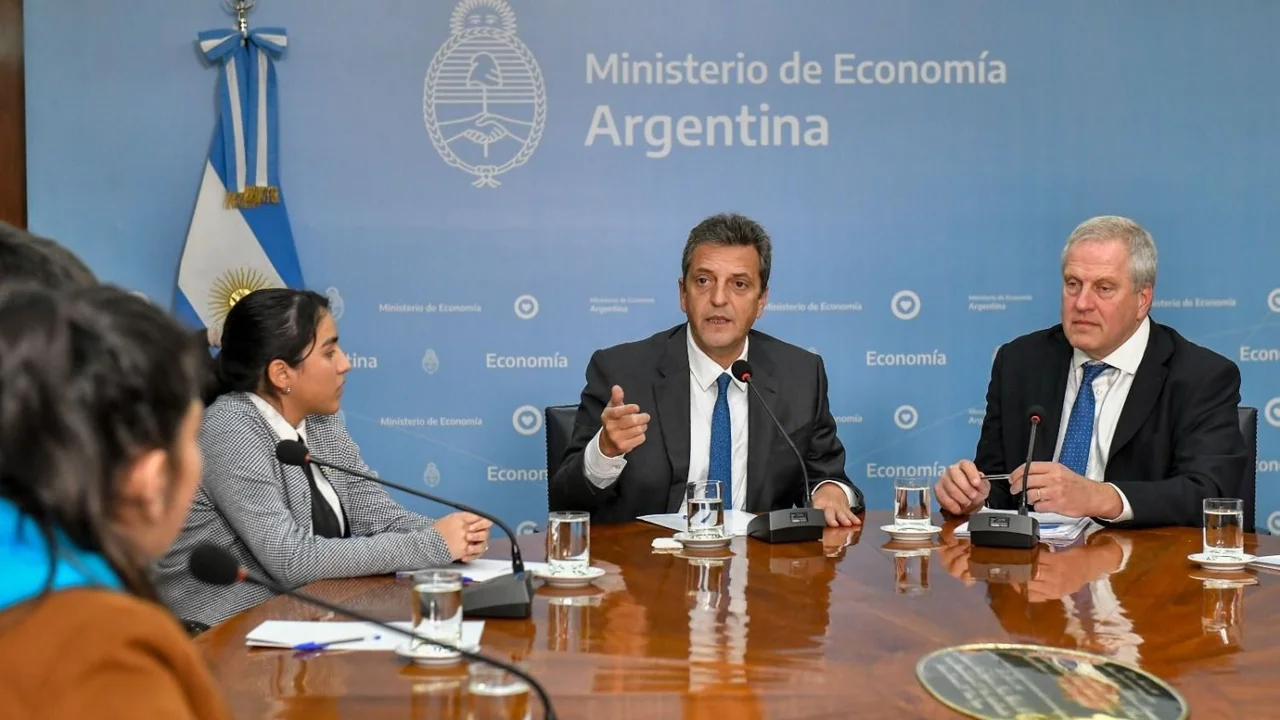 Sergio Massa anunció un aumento del 56,5% de las Becas Progresar: cuáles son los montos y cómo anotarse