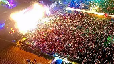 Un cantante de cumbia recibió un disparo en la frente en pleno show Un cantante de cumbia recibió un disparo en la frente en pleno show