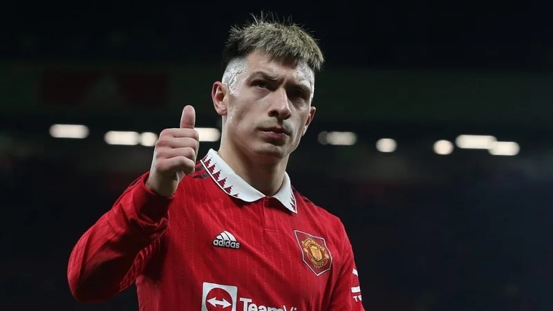 Volvió para Manchester United: la buena noticia que presentó Lisandro Martínez