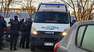 Ituzaingó: motín, intento de fuga y toma de rehenes de policías en una comisaría Ituzaingó: motín, intento de fuga y toma de rehenes de policías en una comisaría