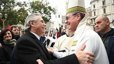 Alberto Fernández fue a la asunción del nuevo Arzobispo y pidió "trabajar por los más vulnerables" Alberto Fernández fue a la asunción del nuevo Arzobispo y pidió "trabajar por los más vulnerables"