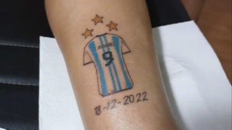 Tatuaje de la camiseta de Julián Álvarez