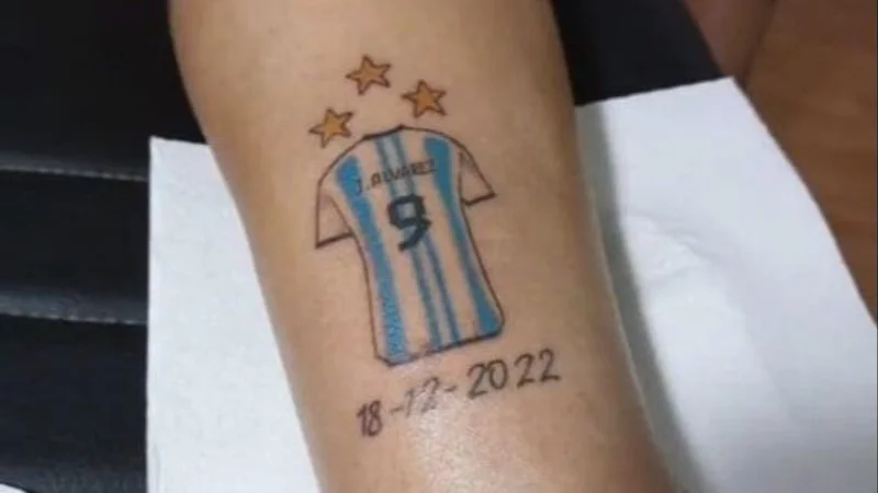 Tatuaje de la camiseta de Julián Álvarez