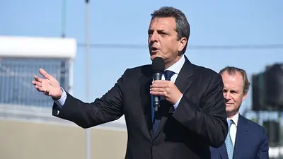 Massa: "Tenemos que trabajar para que los argentinos se sientan cuidados" Massa: "Tenemos que trabajar para que los argentinos se sientan cuidados"