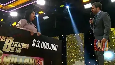 Emoción en Los 8 Escalones entre Guido Kaczka y Soledad, una participante Emoción en Los 8 Escalones entre Guido Kaczka y Soledad, una participante
