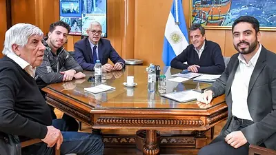 La CGT le marcó la cancha a Milei y pidió compromiso para garantizar derechos laborales y sociales La CGT le marcó la cancha a Milei y pidió compromiso para garantizar derechos laborales y sociales