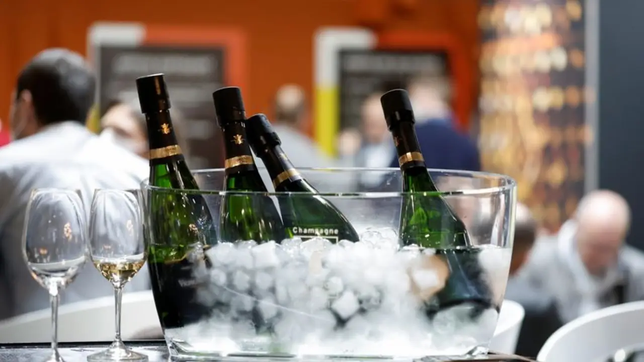 Se termina la fiesta: ventas de champaña caerán después de dos años récord