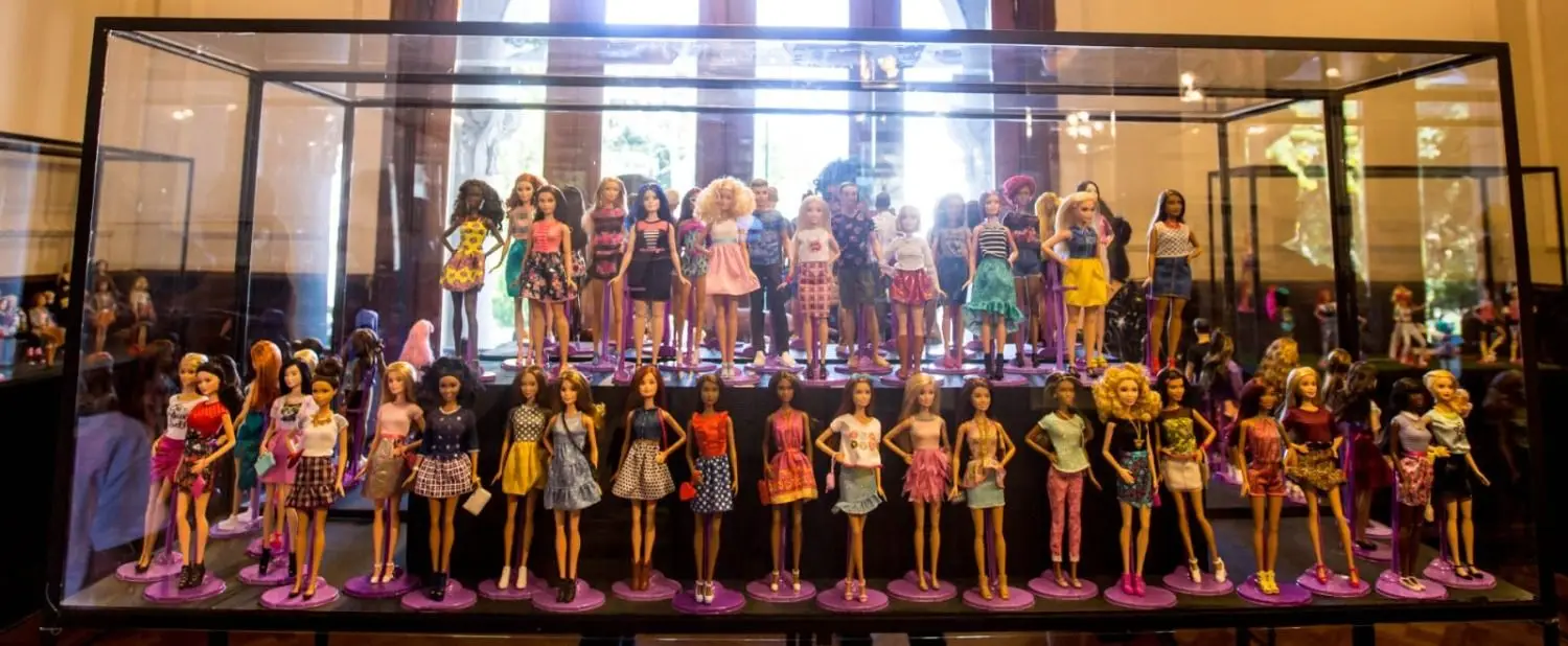 Es argentina, tiene más de 300 Barbies y expone en museos: la fascinante vida de María, la coleccionista salteña | El Destape