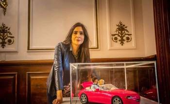 Es argentina, tiene más de 300 Barbies y expone en museos | Barbie