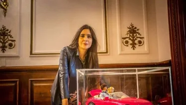 Es argentina, tiene más de 300 Barbies y expone en museos