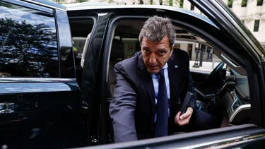 En horas decisivas para el acuerdo con el FMI, la campaña de Massa viaja a EEUU