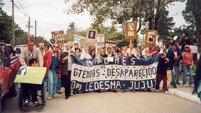 Multitudinarias Marchas del Apagón en Jujuy y en Buenos Aires Multitudinarias Marchas del Apagón en Jujuy y en Buenos Aires