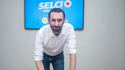 "Un movimiento Selci": el divertido jingle de campaña de un candidato en Hurlingham "Un movimiento Selci": el divertido jingle de campaña de un candidato en Hurlingham