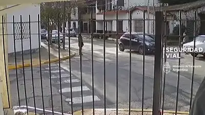 Salvaje ataque: Imputaron a un hombre que atacó con un hacha al auto de una mujer Salvaje ataque: Imputaron a un hombre que atacó con un hacha al auto de una mujer