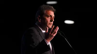 Massa anunció una ayuda económica para los comerciantes afectados por los saqueos Massa anunció una ayuda económica para los comerciantes afectados por los saqueos