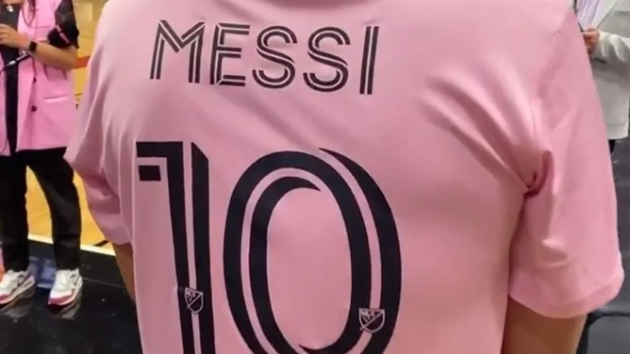 Furor por la camiseta de Messi: la grave advertencia de la aduana por contrabando