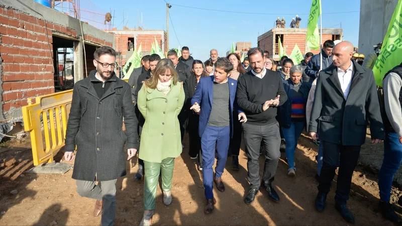 Kicillof recorre tres ciudades gobernadas por la oposición para inaugurar obras