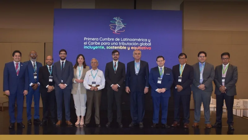 Ministros y altos funcionarios de Hacienda, Economía y Finanzas reunidos en Colombia en la Primera Cumbre Ministerial para una tributación global incluyente, sostenible y equitativa.