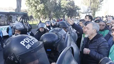 La fase 2 de Milei arrancó con represión y despidos de trabajadores La fase 2 de Milei arrancó con represión y despidos de trabajadores