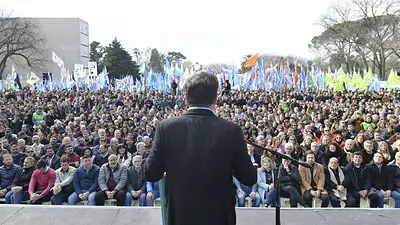 Axel Kicillof homenajeó a Perón con fuerte crítica al modelo de Milei: "La alternativa es el peronismo" Axel Kicillof homenajeó a Perón con fuerte crítica al modelo de Milei: "La alternativa es el peronismo"