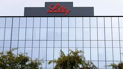 Reguladores estadounidenses aprueban el medicamento de Eli Lilly contra el Alzheimer Reguladores estadounidenses aprueban el medicamento de Eli Lilly contra el Alzheimer