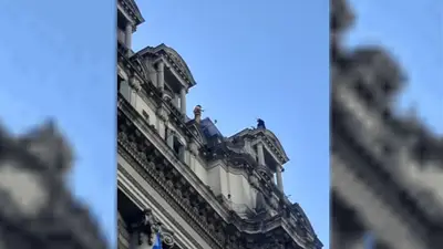 Rescataron a un hombre disfrazado de Batman que amenazó con suicidarse Rescataron a un hombre disfrazado de Batman que amenazó con suicidarse