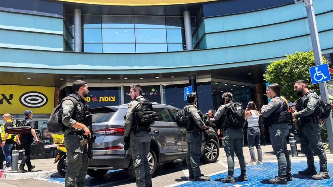 Dos heridos en un atentado en un centro comercial de Israel, según la policía