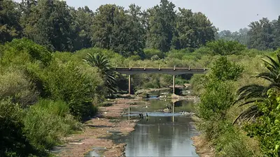 Derrames y contaminación: alertan por el estado del arroyo Ludueña en Rosario Derrames y contaminación: alertan por el estado del arroyo Ludueña en Rosario