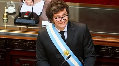 A días de su firma, el Gobierno le hizo un guiño a la oposición y agregó la "educación" a los puntos del Pacto de Mayo A días de su firma, el Gobierno le hizo un guiño a la oposición y agregó la "educación" a los puntos del Pacto de Mayo