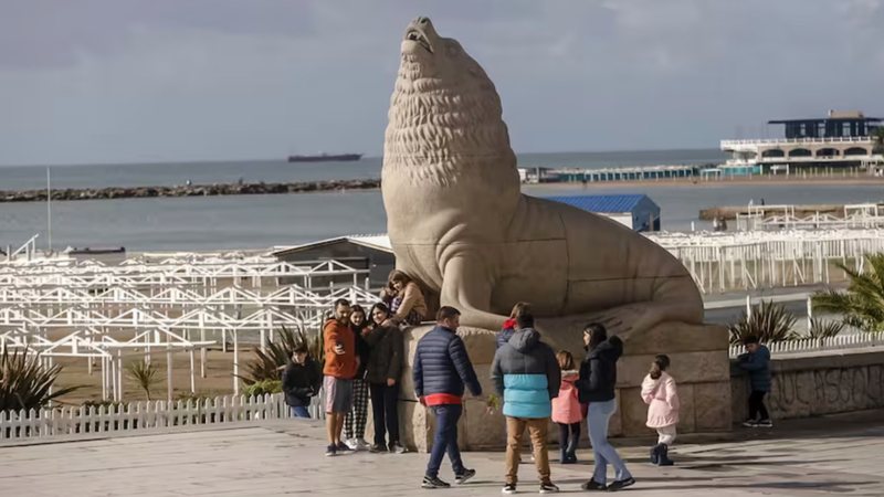  Intendentes de la Costa presionan a Milei para que haya un nuevo feriado en agosto
