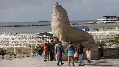 Intendentes de la Costa presionan a Milei para que haya un nuevo feriado en agosto Intendentes de la Costa presionan a Milei para que haya un nuevo feriado en agosto