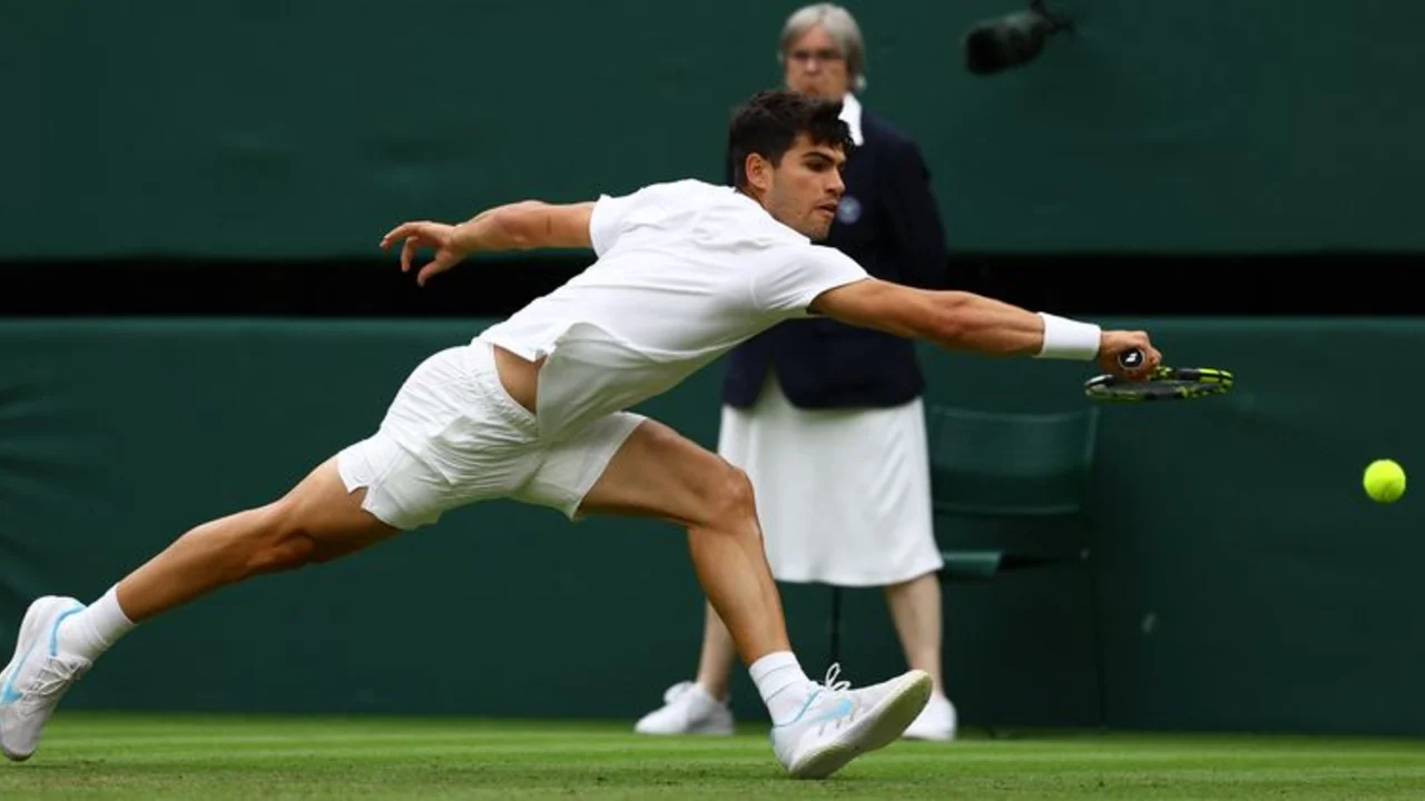 Alcaraz y Medvédev alcanzan la tercera ronda de Wimbledon