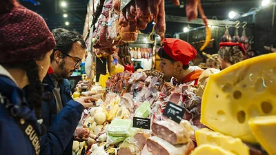 Costumbres y Sabores. Costumbres y Sabores.