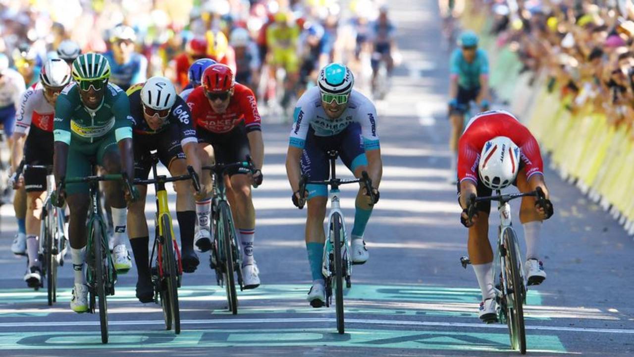 Groenewegen gana la sexta etapa del Tour en una llegada muy cerrada y Pogacar sigue de amarillo